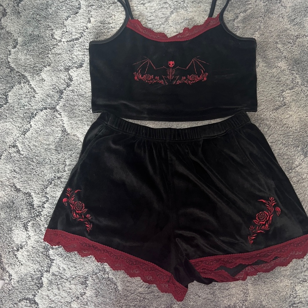 Hot Topic lounge set